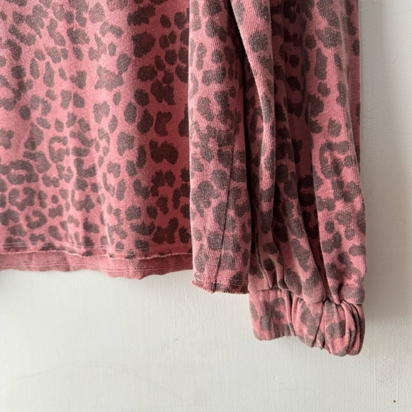 Sundry | Evereve Oversized Muted Pink Leopard Sweatshirt - Picture 4 of 10